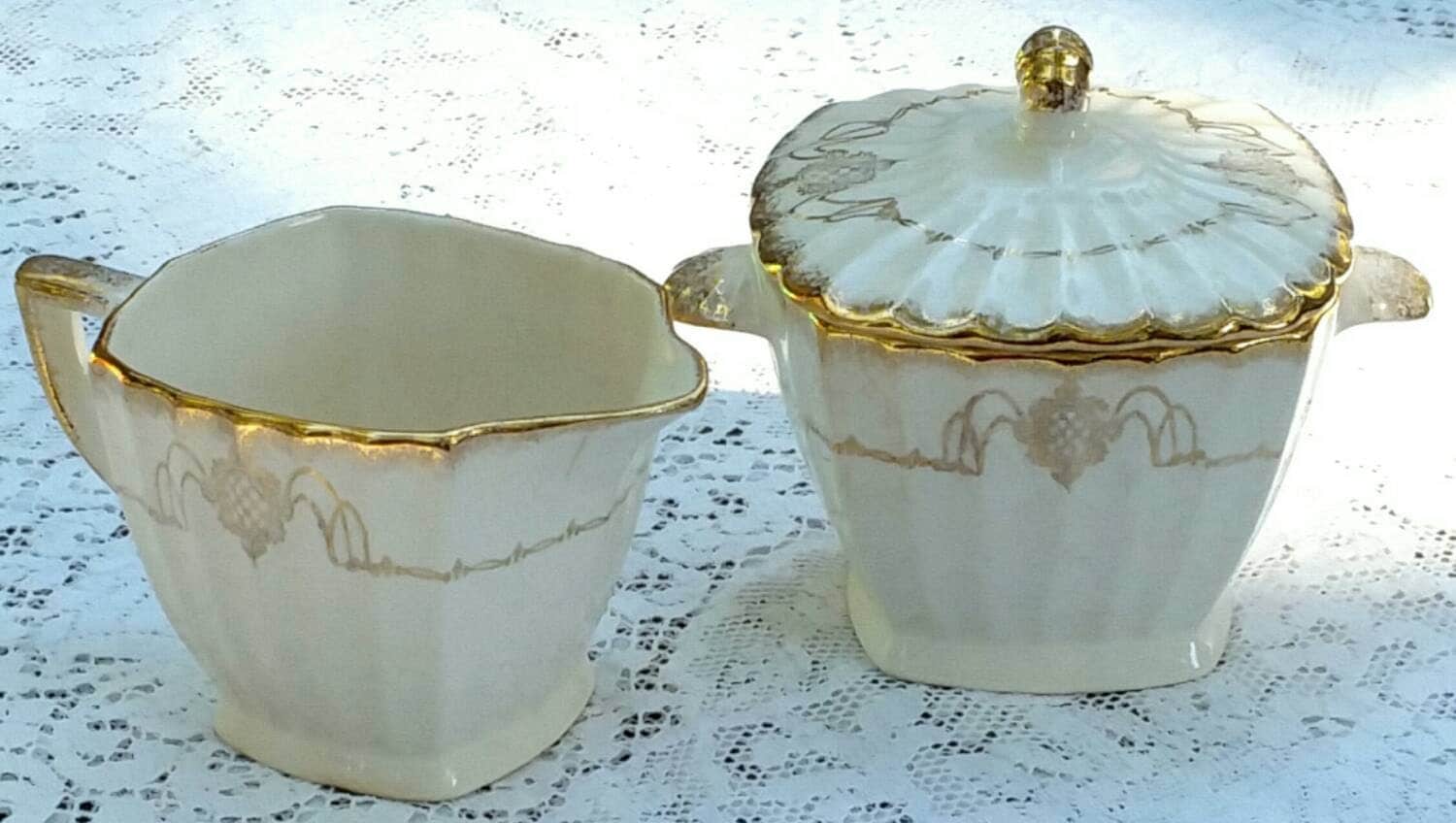 Vintage Golden Ware by Sebring Warranted 22 Carat Gold Sugar Bowl and