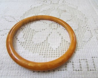 Vintage estate brown, yellow and butterscotch marbled Bakelite spacer bangle bracelet