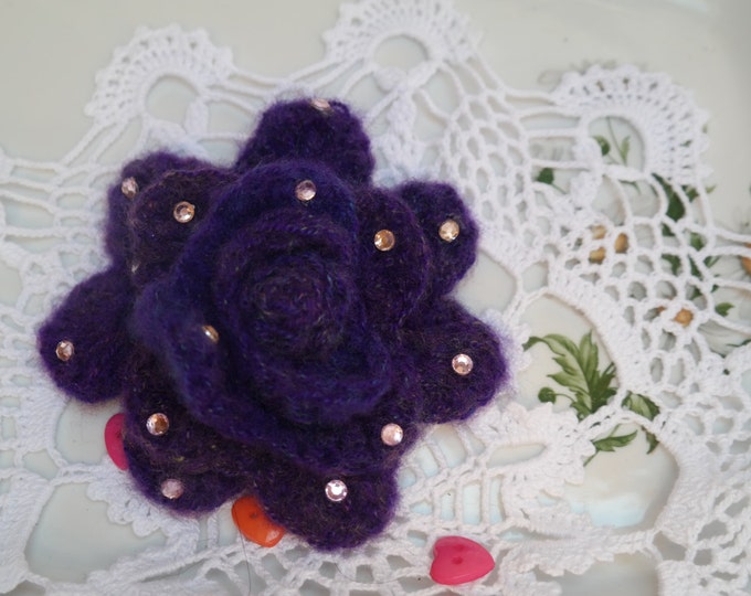 crochet rose brooch, crochet rose pin, flower brooch pin, crochet brooch, handmade brooch, fiber brooch, crocheted brooches, brooch