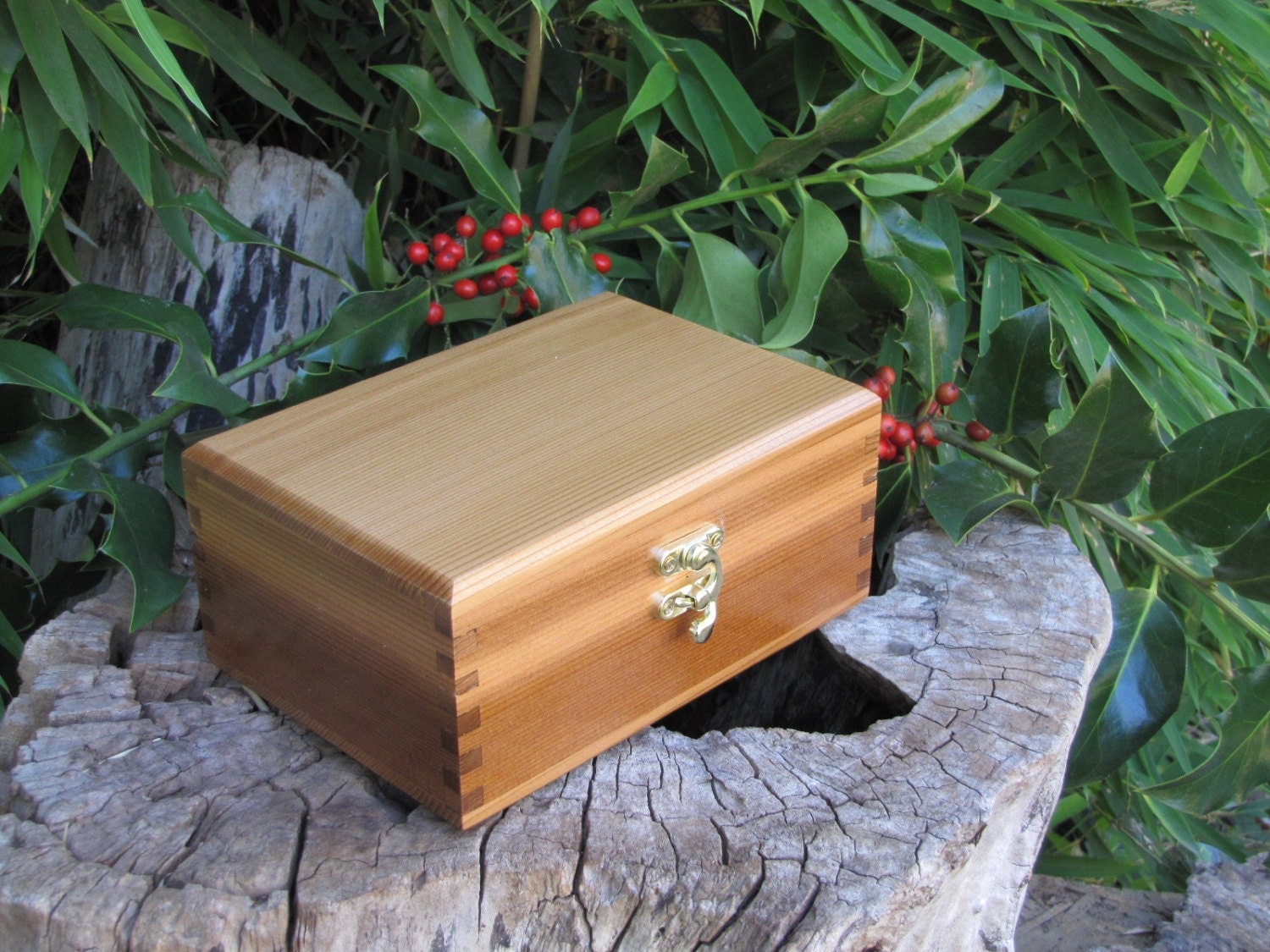 Keepsake Box Cedar Keepsake Box with liner lb21001E