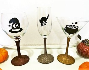 Halloween Wine Glass, Halloween Party, Halloween Decorated Glass, Gothic Kitchen Decor, Halloween Birthday Decorations, Decorated Wine Glass