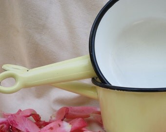 2 pots yellow enamel