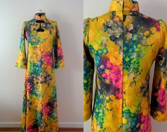 Vintage Maxi Dress / Bright Ethnic Dress / 1970s traditional floral dress /cheongsam / Pake mu