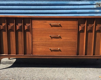 Gorgeous Vintage Mid Century Modern Buffet Credenza Sideboard