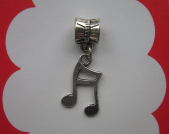 Musical note charm
