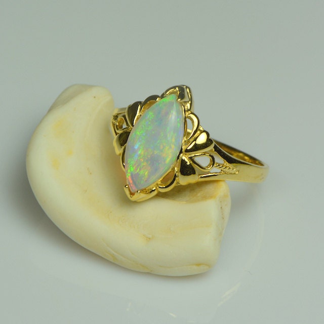 SALE: Solid opal ring 18K yellow gold OJD1030