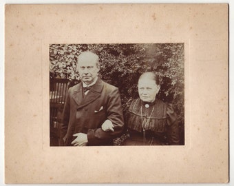 Edwardian elderly couple - Antique mounted photograph, steampunk photo, Belgium ca 1900 - Collectible vintage picture (B296)