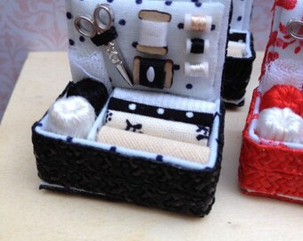 Haberdashery. 1:12 Dollhouse miniature. Sewing box. costurero negro