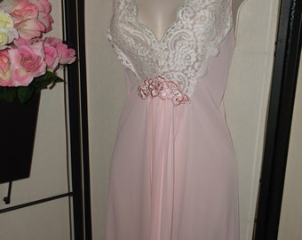 Vintage Gilead soft pink long bridal peignoir nightgown size 38 Medium white lace front; gathered skirt; pinup boudoir excellent condition!