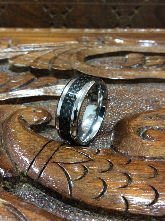 Free EngravingHigh Polish Titanium Ring with Black Carbon