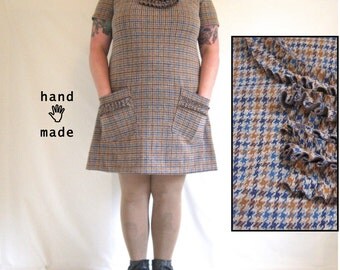 ModRuffle Dress -- plus size, size 20 / 22 / 24 -- camel tan navy blue plaid, vintage 1970s double knit -- Mod Aline shift -- 47B-44W-50H