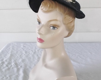 1950s Vintage Navy Blue Hat with White Flowers and Netting