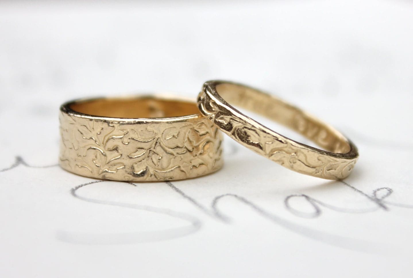 vine wedding band set . 14k yellow gold engraved vine leaf