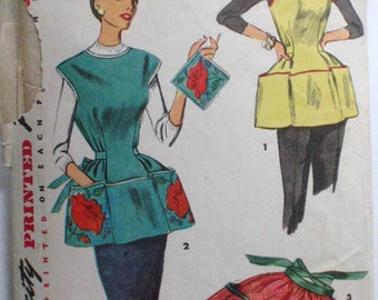 1950's Apron Sewing Pattern - Cobbler Apron, Half Apron and Pot Holder - Simplicity 4492 - Size Medium (16 - 18) - Bust 34 - 36