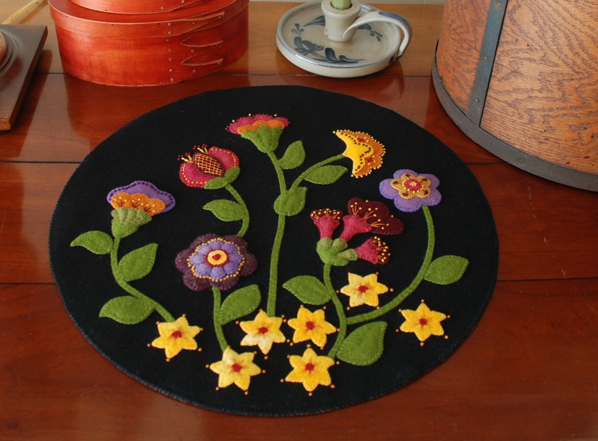 Wool applique KIT & PATTERN Jacobean by HorseAndBuggyCountry