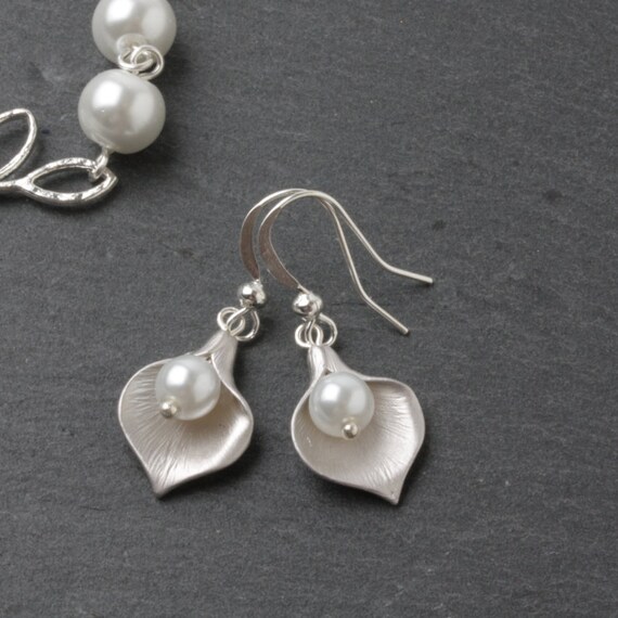 Bridesmaid earrings Silver calla lily earrings with white