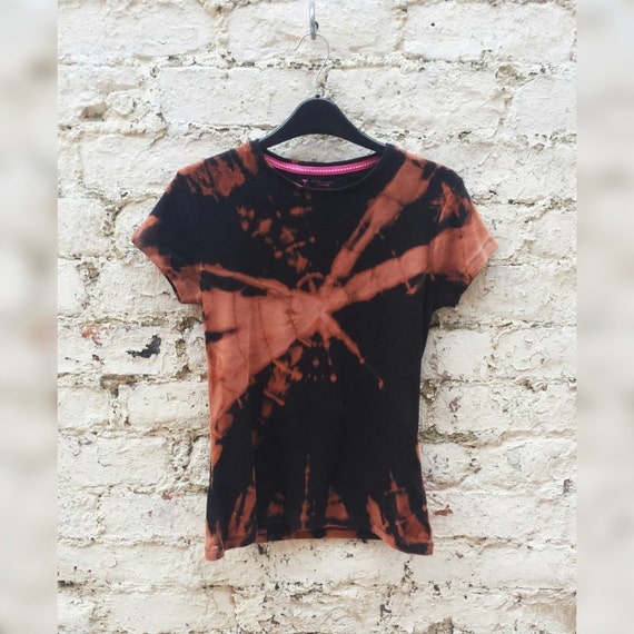 how to make a black and orange tie dye shirt