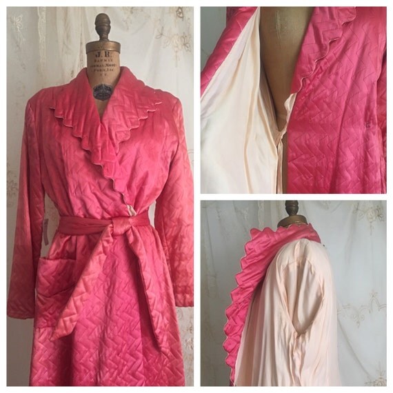 Vintage Robe / Quilted Satin House Coat / Bath Robe / Boudoir