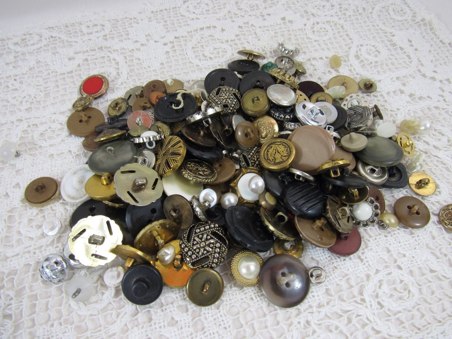 Vintage Buttons Lot 70