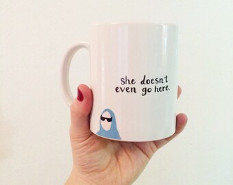 She Doesn't Even Go Here Mean Girls Damien Quote Funny Drink Coffee Latte Drink Mug Cup Illustrated Gift Womens Blue