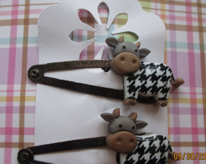 Cow hair clips-Farm Animal barrettes-Little girls hair accessories-Childrens cow earrings-toddlers snap clip-baby alligator clips-young girl