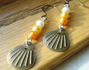 Gold Shell Earrings, Summer Earrings, Shell Earrings, Scale Earrings, Gold Earrings, Summer Jewelry, Dangle Earrings, Pearl Earrings