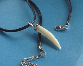 Beautiful Mother of Pearl Wolf Tooth Necklace, Canine Dog Tooth Fang Pendant, Dinosaur Tooth Necklace, Natural Shell Jewelry