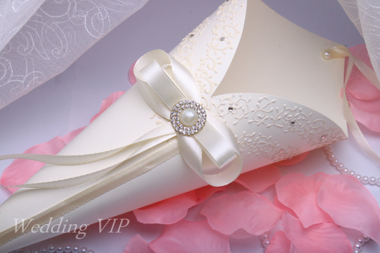 10 onfetti cones petal wedding paper cones cones ivory by vizzara