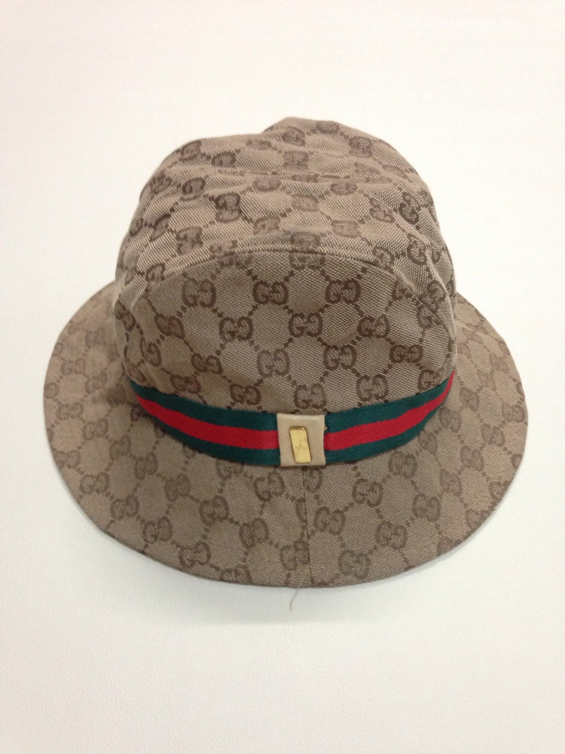 gucci rubber bucket