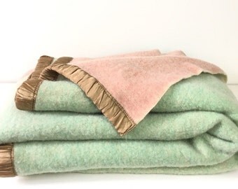 Vintage Wool Camp Blanket / Throw Blanket Pure Wool Reversible Blanket / Pink and Green Crehora GHR Twin Bed Blanket / Camping Blanket Wool