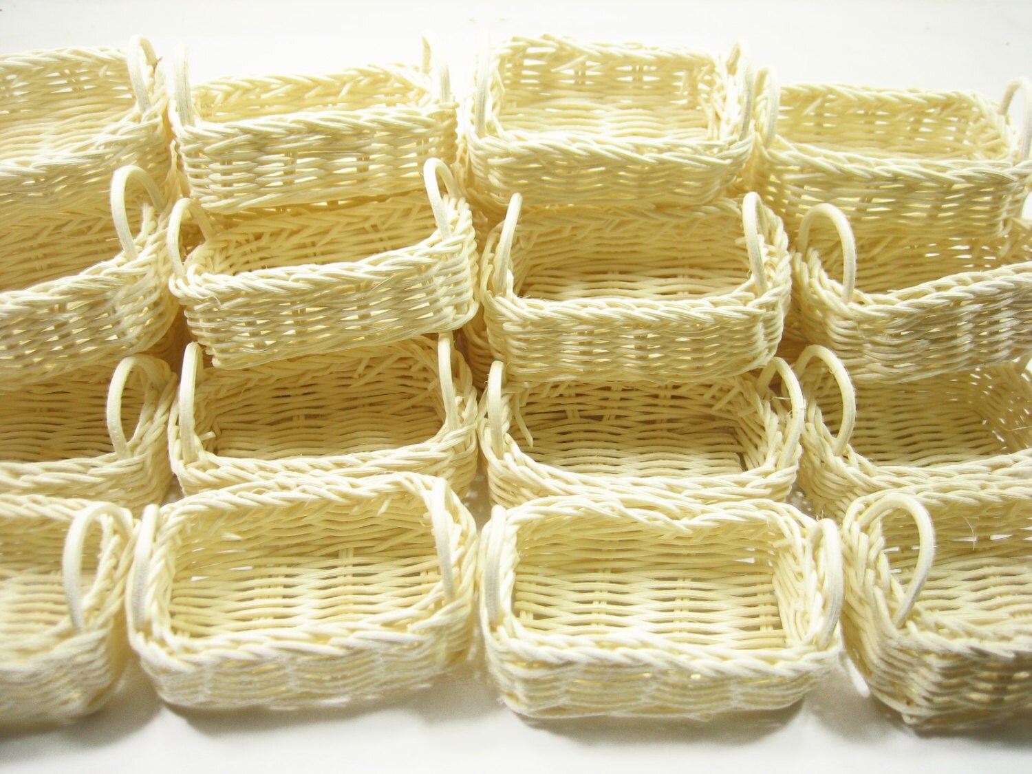 Dollhouse Miniature Wholesale 30 Wicker Baskets by WowMiniature