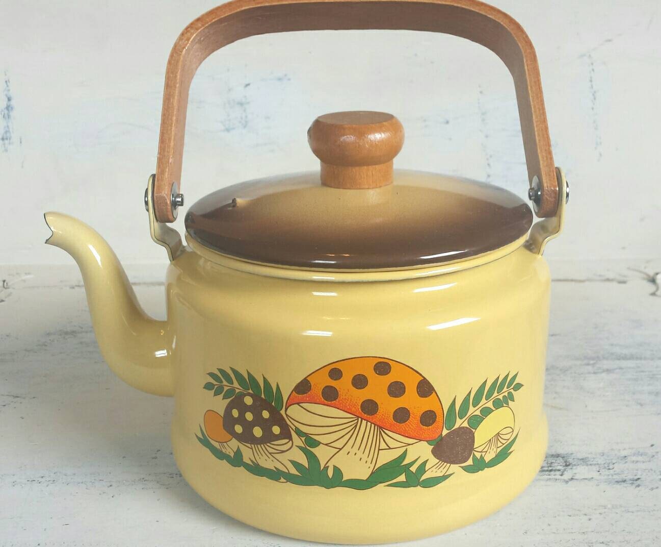 Vintage Enamel ware Teapot. Yellow Enamel Teapot with