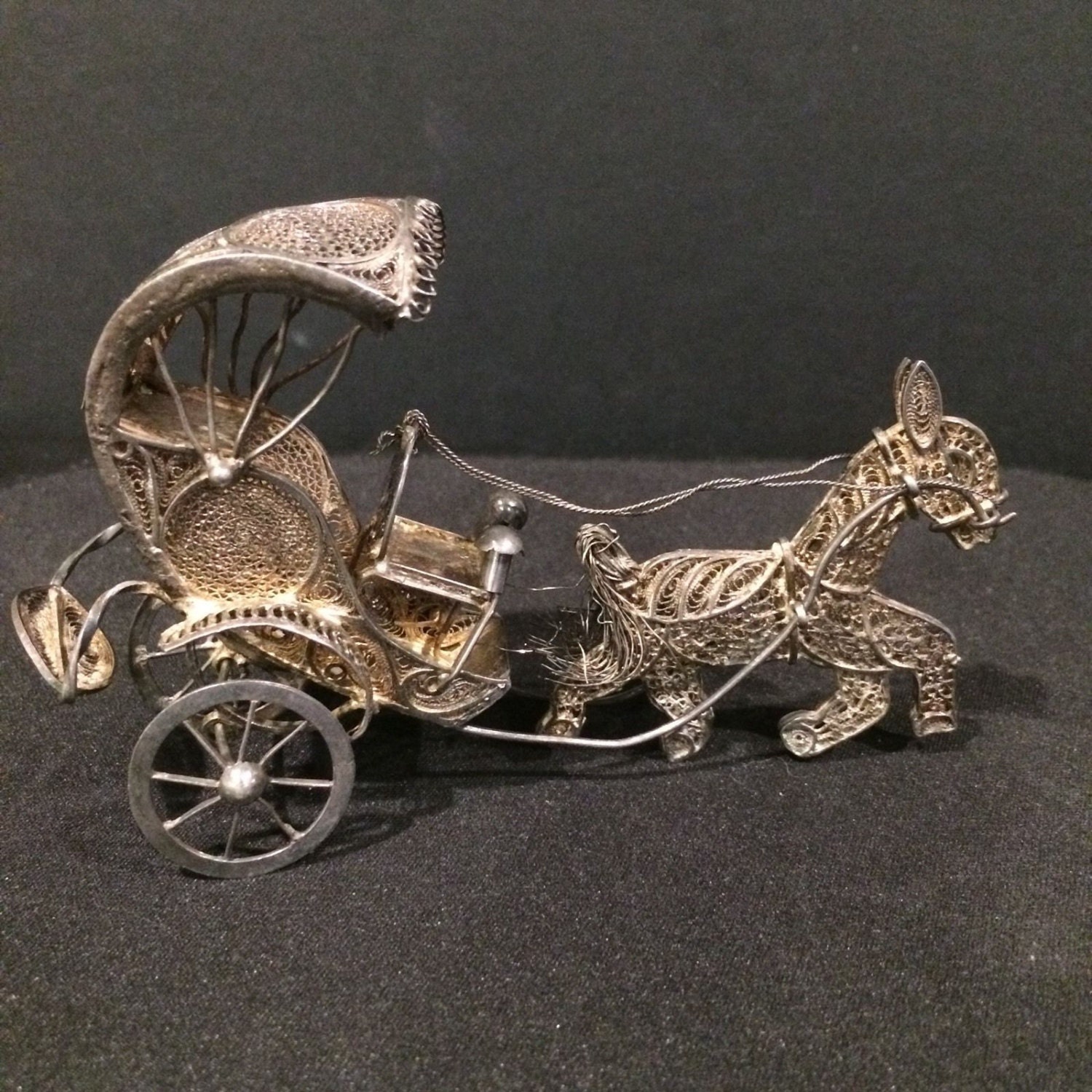 horse drawn carriage figurine