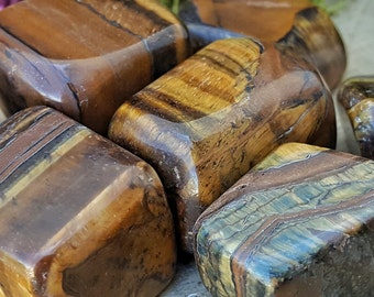 Tigers Eye Crystal Tumbled Stone - Pocket Palm Stone 152