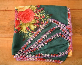 green scarf with oya trim, floral scarf, hairpin lace