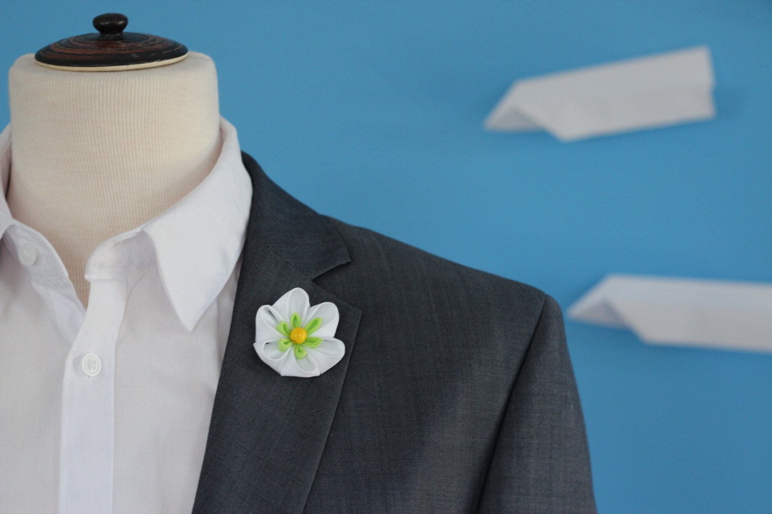 White daisy flower lapel pin Mens lapel daisy Boutonniere