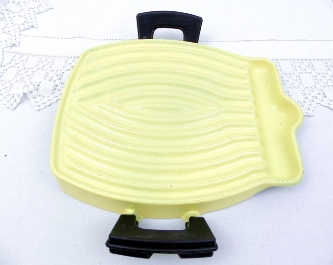 Vintage French Designer Bright Yellow Enameled Cast Iron Le Creuset Toastador Designed by Raymond Loewy in 1958, Retro Kitchen Grill Cooking Vintage French Designer Bright Yellow Enameled Cast Iron Le Creuset Toastador Designed by Raymond Loewy in 1958, Retro Kitchen Grill Cooking