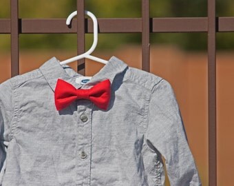 Red Bow Tie..Christmas Bow Tie..Clip on Bow Tie...Toddler Bow Tie..Newborn Bow Tie..Bow Tie..Spring Bow Tie..Wedding Bow Tie