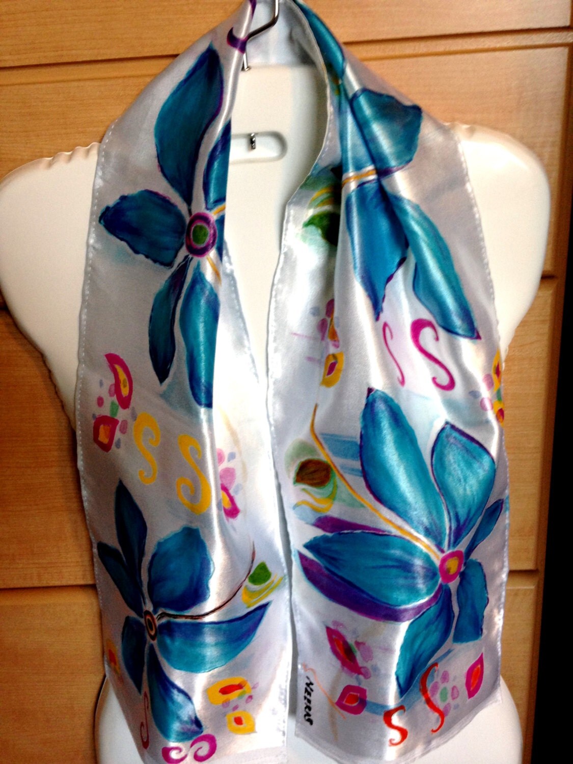 Silk scarves for women to wear