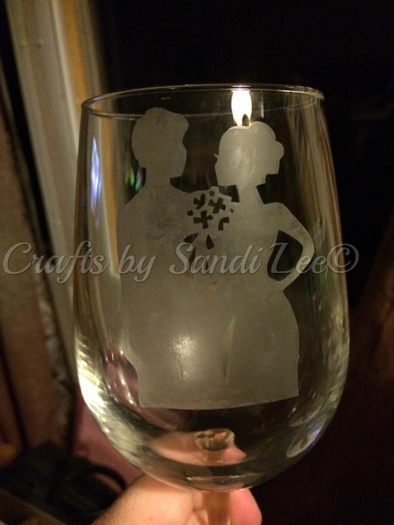 Etched Wine Glass Bride and Groom