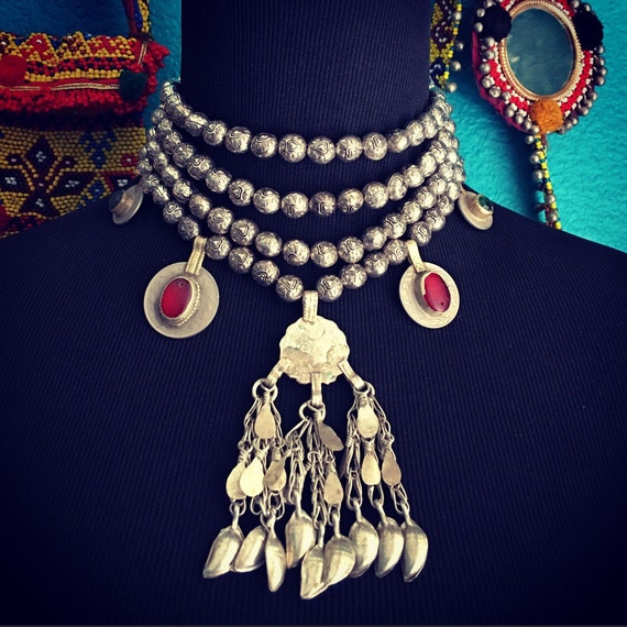 Modern Kashmiri necklace.