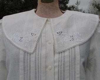 Vintage Peasant Blouse - Embroidered Collar - White