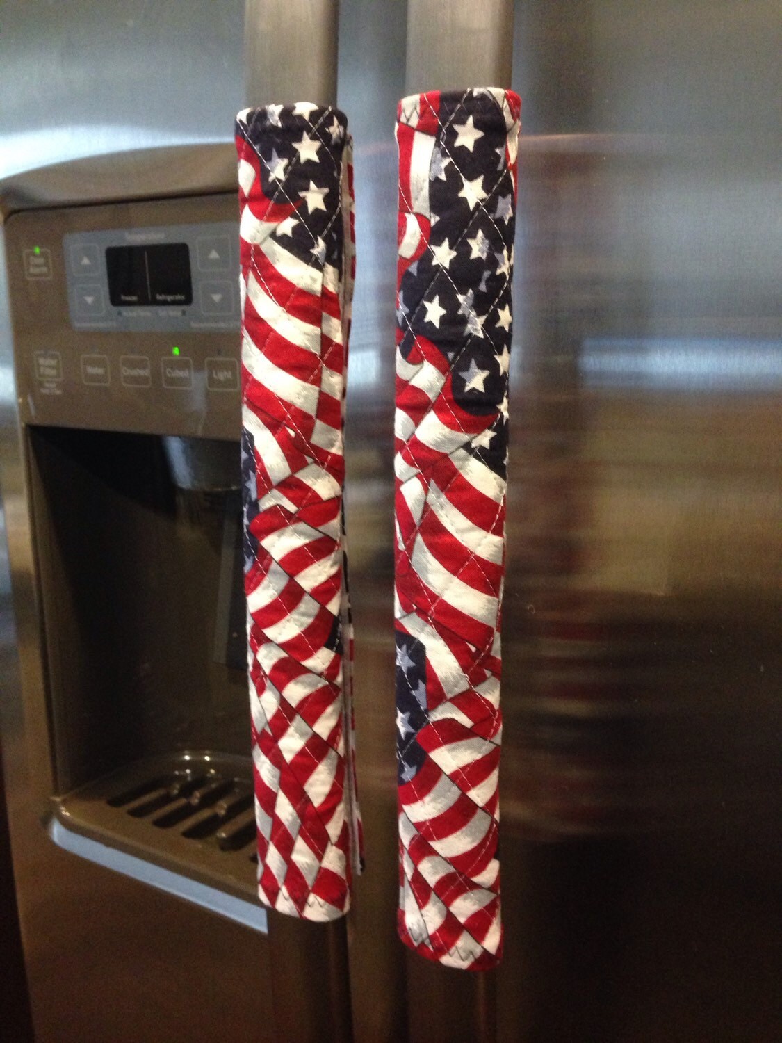 Quilted refrigerator door handle cover set reversible like