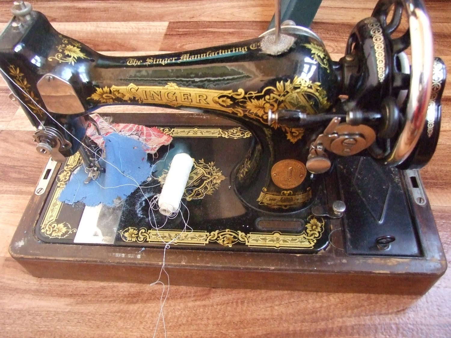 Vintage Singer Hand Crank 99K Sewing Machine from 1922