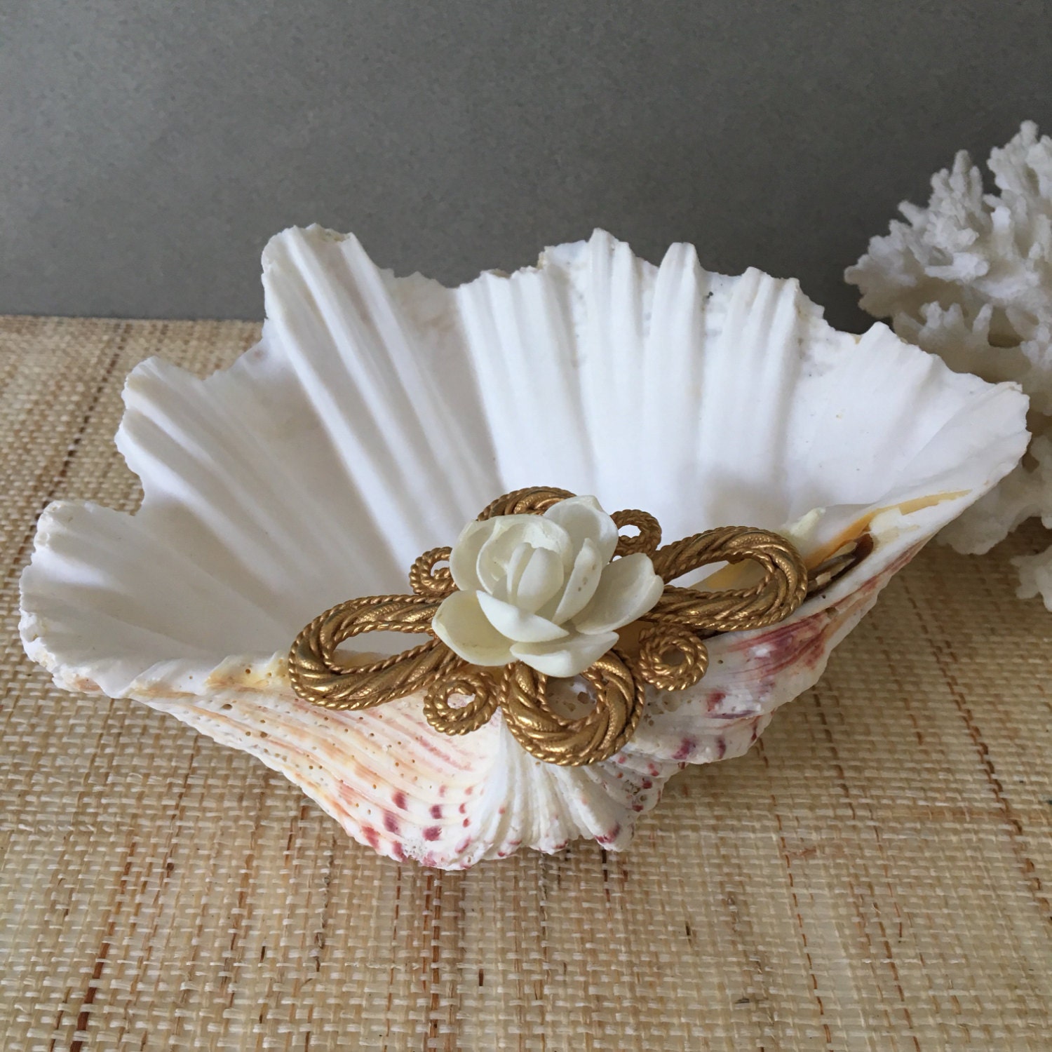 Vintage ring dish clam shell clamshell seashell ring