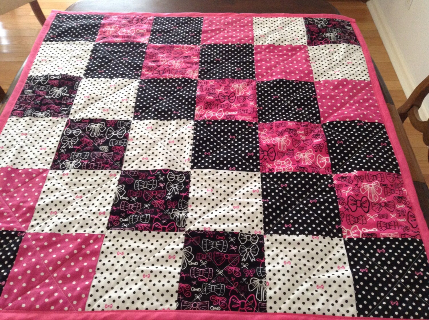 minnie-mouse-bow-ties-quilt