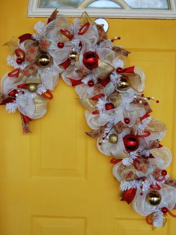 Candy Cane Shaped Mesh Wreaths | Christmas Wikii