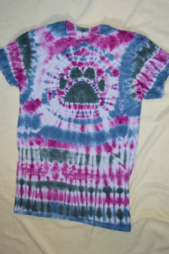 how to make paw print tie dye shirt