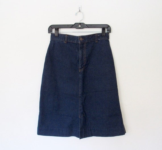 Vintage 1970s Levi's A-Line Jean Skirt / Dark Blue Denim