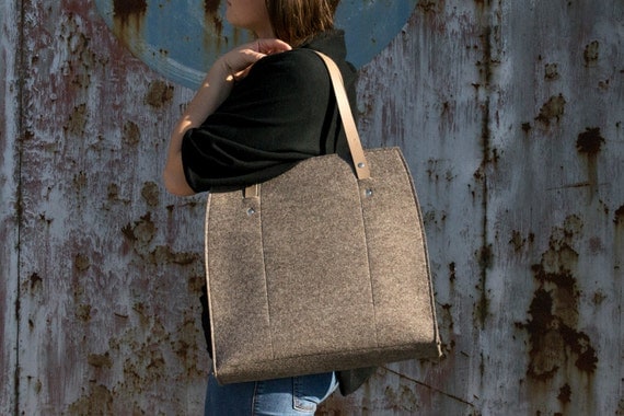 Felt LARGE TOTE with leather straps / 100% wool felt / wool felt bag / felt bag / felt tote / grey bag / handmade / made in Italy